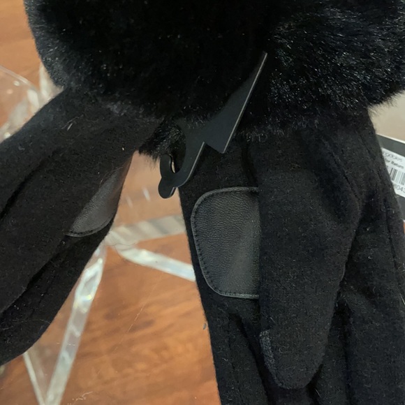 Echo black warm touchscreen gloves NWT - Picture 4 of 4